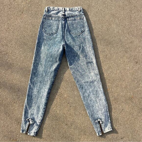 Vintage 80s Pure Jeanswear Zipper Ankle Bow Acid Wash High Rise Taper Jeans - Picture 2 of 6